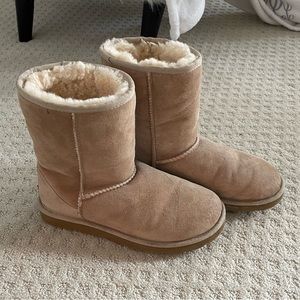 UGGS - Classic Short Suede